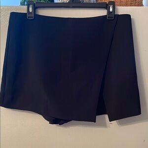 Decker Large NWT Mixology Haley‎ Skort Black